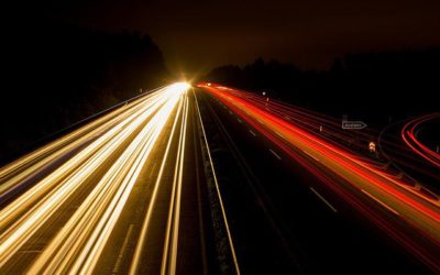Oświetlenie pojazdów – jak kupić lampy przednie oraz tylne. O reflektorach samochodowych słów parę